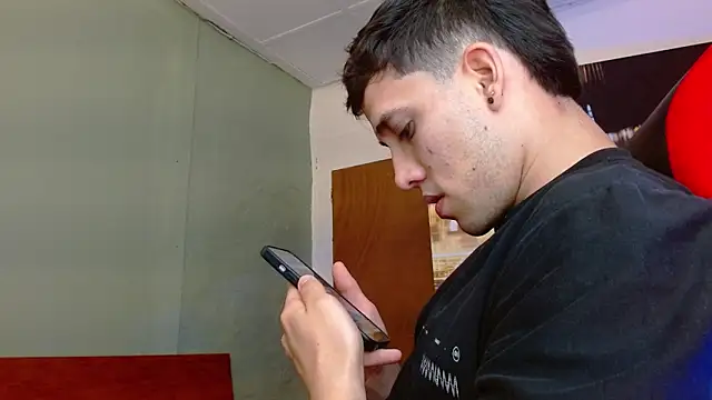 Snapshot of alexgiraldo__ chatting on 06.06.26 alexgiraldo online show from 06.06.26