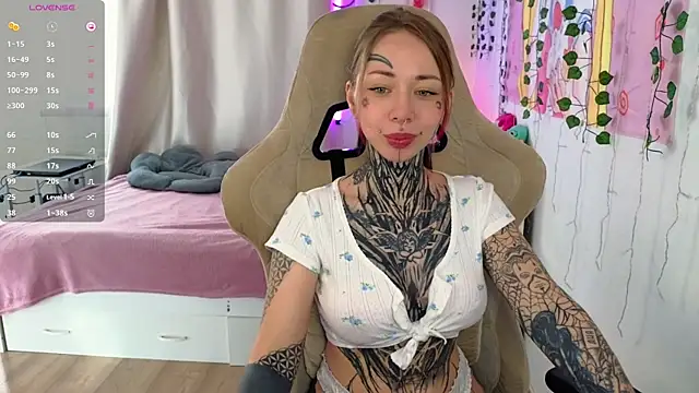 Snapshot of bunnykellyyy chatting on 04.13.26 bunnykellyyy online show from 04.13.26