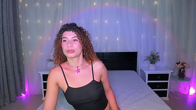 Evolet Bee online show from 11.24.25