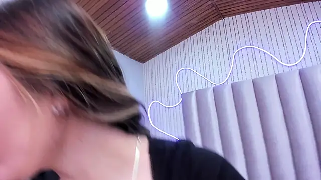 SamanthaPeachss online show from 12.03.25