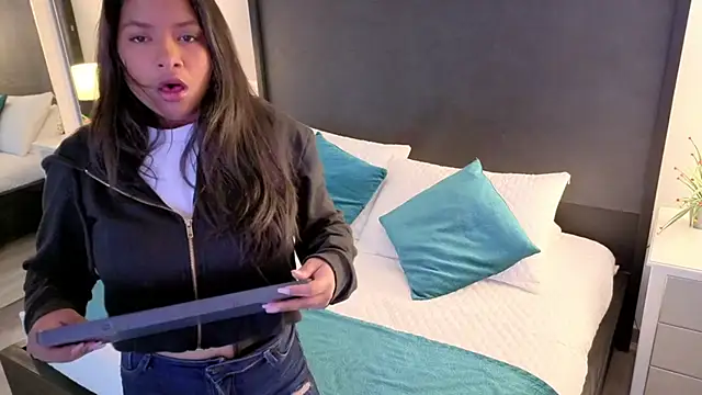 Angel yk online show from 10.22.25