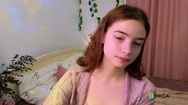 Snapshot of Evi_Brook chatting on 10.04.25 Evi Brook online show from 10.04.25