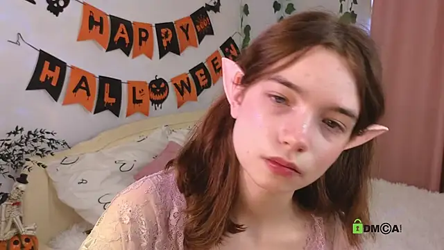 Snapshot of Evi_Brook chatting on 10.18.25 Evi Brook online show from 10.18.25