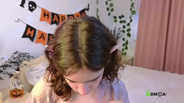 Snapshot of Evi_Brook chatting on 10.21.25 Evi Brook online show from 10.21.25