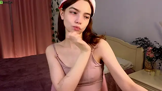 Snapshot of Evi_Brook chatting on 12.23.25 Evi Brook online show from 12.23.25