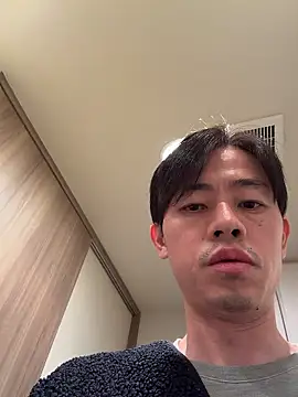 Snapshot of iiiviviii chatting on 12.05.25 iiiviviii online show from 12.05.25