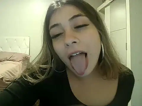 Becca B online show from 04.26.26