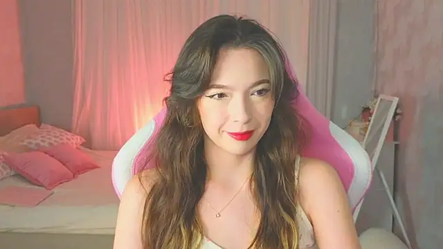 Snapshot of yuna_sunshy chatting on 10.22.25 yuna sunshy online show from 10.22.25