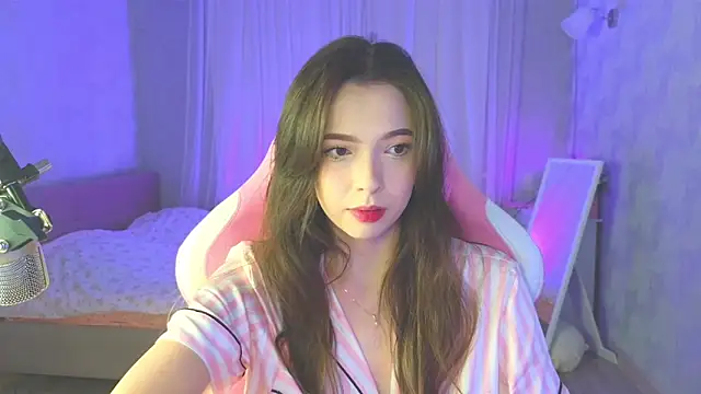 Snapshot of yuna_sunshy chatting on 11.16.25 yuna sunshy online show from 11.16.25