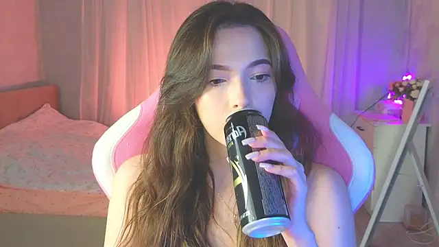 Snapshot of yuna_sunshy chatting on 11.27.25 yuna sunshy online show from 11.27.25