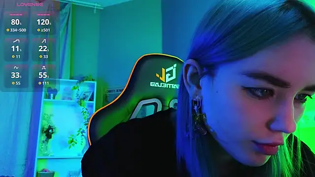 Snapshot of Kiara_Dream chatting on 09.17.25 Kiara Dream online show from 09.17.25