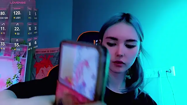 Snapshot of Kiara_Dream chatting on 09.18.25 Kiara Dream online show from 09.18.25