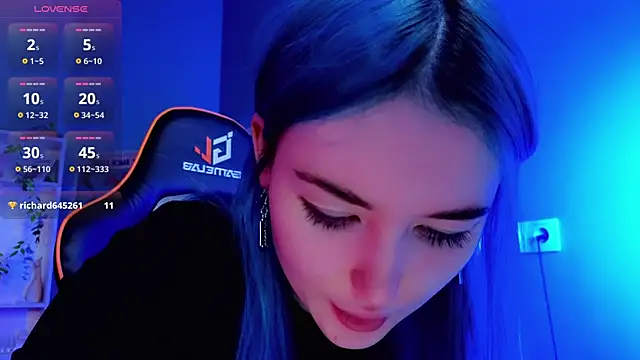 Snapshot of Kiara_Dream chatting on 09.29.25 Kiara Dream online show from 09.29.25