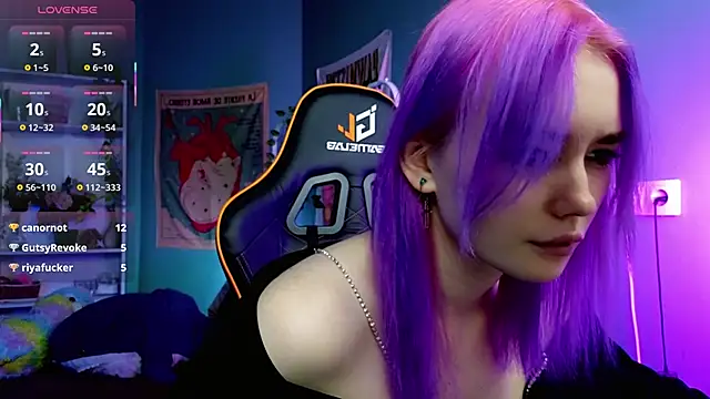 Snapshot of Kiara_Dream chatting on 10.18.25 Kiara Dream online show from 10.18.25