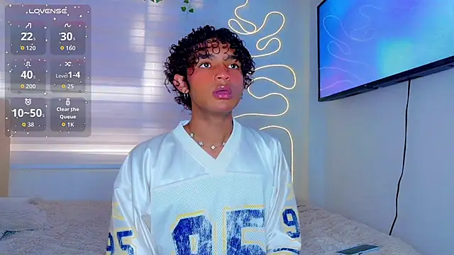 Snapshot of Aaron_Wiinter chatting on 02.12.26 Aaron Wiinter online show from 02.12.26