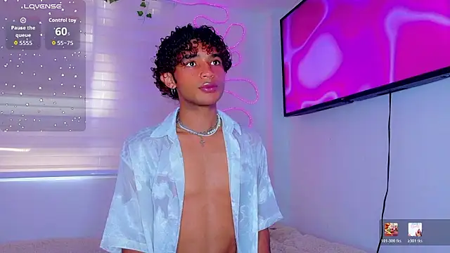 Snapshot of Aaron_Wiinter chatting on 03.11.26 Aaron Wiinter online show from 03.11.26