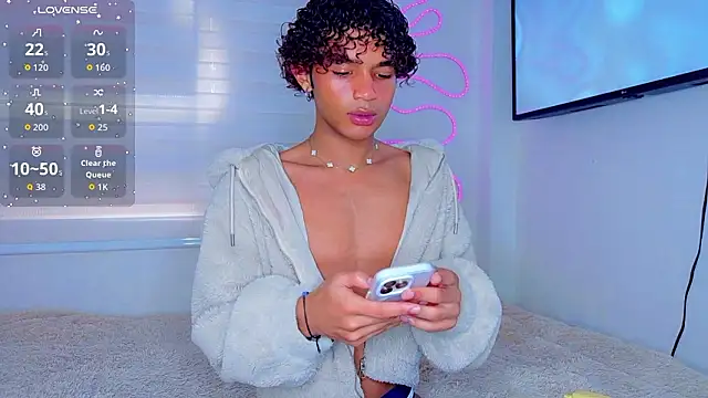 Snapshot of Aaron_Wiinter chatting on 03.12.26 Aaron Wiinter online show from 03.12.26