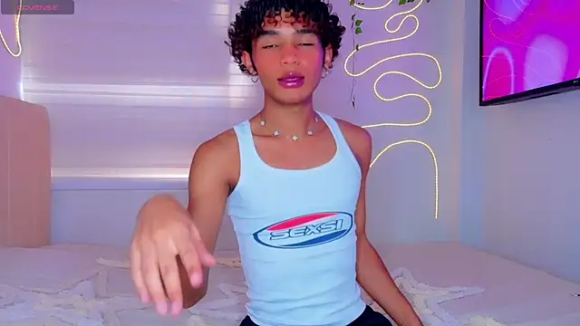 Snapshot of Aaron_Wiinter chatting on 04.07.26 Aaron Wiinter online show from 04.07.26