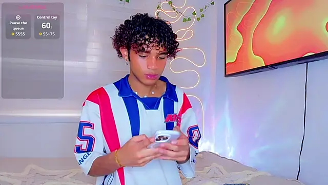 Snapshot of Aaron_Wiinter chatting on 04.10.26 Aaron Wiinter online show from 04.10.26