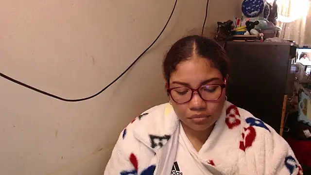 Snapshot of madelene chatting on 03.05.26 madelene online show from 03.05.26