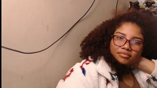 Snapshot of madelene chatting on 03.08.26 madelene online show from 03.08.26