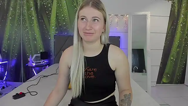 HollyTailors online show from 08.06.26