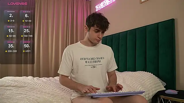 Snapshot of fordenisk chatting on 09.19.25 fordenisk online show from 09.19.25