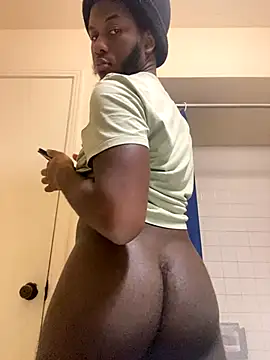 Snapshot of ThickDic28 chatting on 10.14.25 ThickDic28 online show from 10.14.25