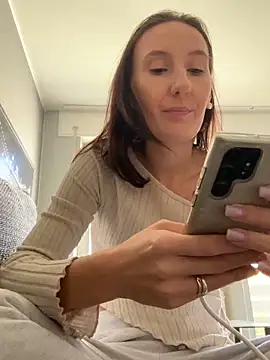 Emilia Mausi online show from 10.30.25