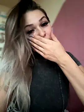 Snapshot of iSelena chatting on 11.06.25 iSelena online show from 11.06.25