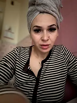 Snapshot of iSelena chatting on 11.10.25 iSelena online show from 11.10.25