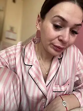 Snapshot of iSelena chatting on 03.02.26 iSelena online show from 03.02.26