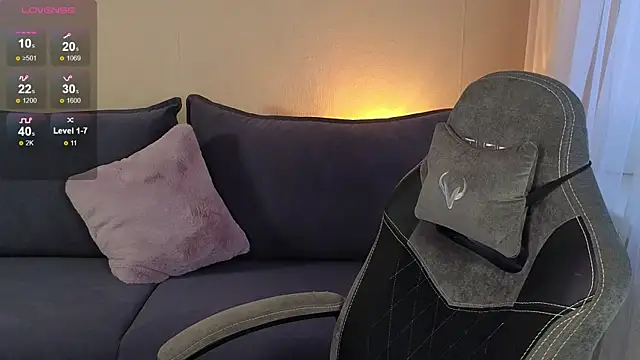 Snapshot of CarolineGuthrie chatting on 09.12.25 CarolineGuthrie online show from 09.12.25