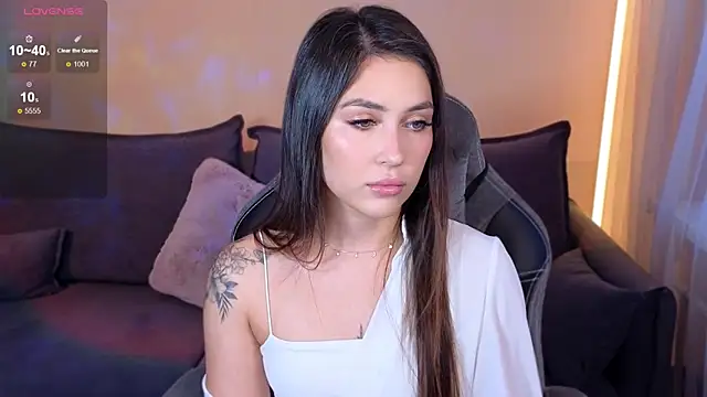 Snapshot of CarolineGuthrie chatting on 10.02.25 CarolineGuthrie online show from 10.02.25