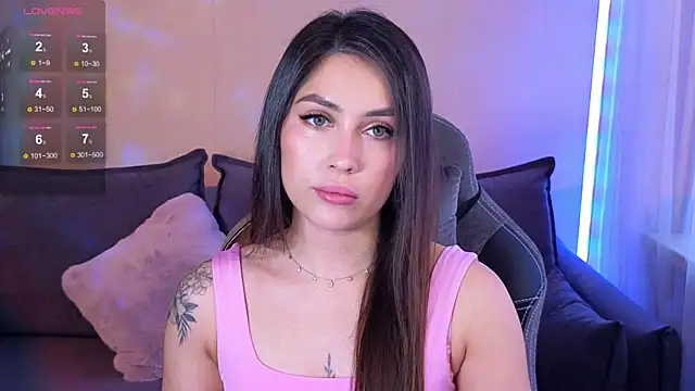 Snapshot of CarolineGuthrie chatting on 10.03.25 CarolineGuthrie online show from 10.03.25