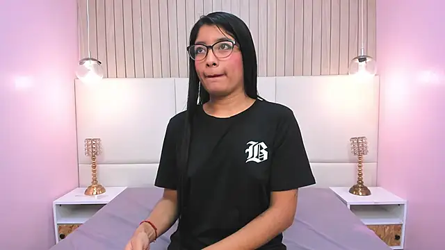 MelanyWayne  online show from 04.30.26