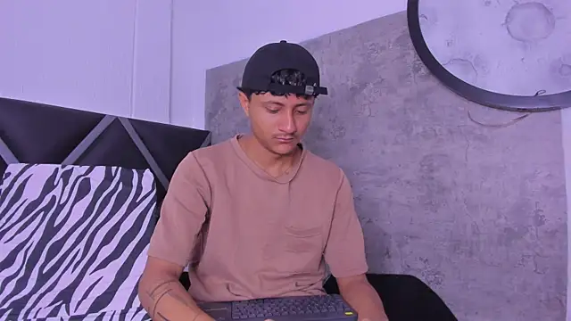  Leohot  online show from 04.29.26