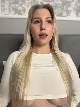 Snapshot of Amy_mit chatting on 09.28.25 Amy mit online show from 09.28.25