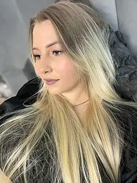 Snapshot of Amy_mit chatting on 10.19.25 Amy mit online show from 10.19.25