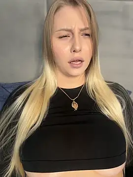 Snapshot of Amy_mit chatting on 04.04.26 Amy mit online show from 04.04.26