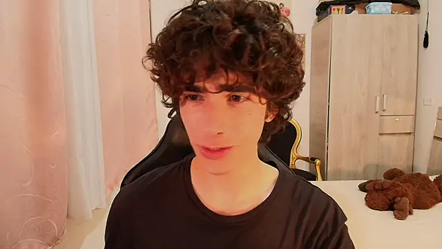 Nude Boy18 online show from 10.25.25