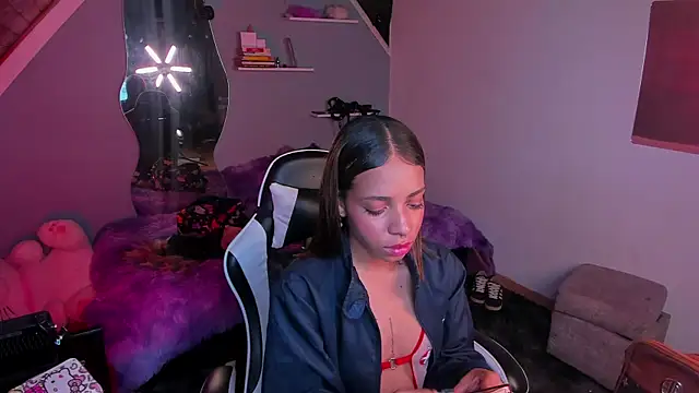 Snapshot of yumi_hanna chatting on 12.04.25 yumi hanna online show from 12.04.25