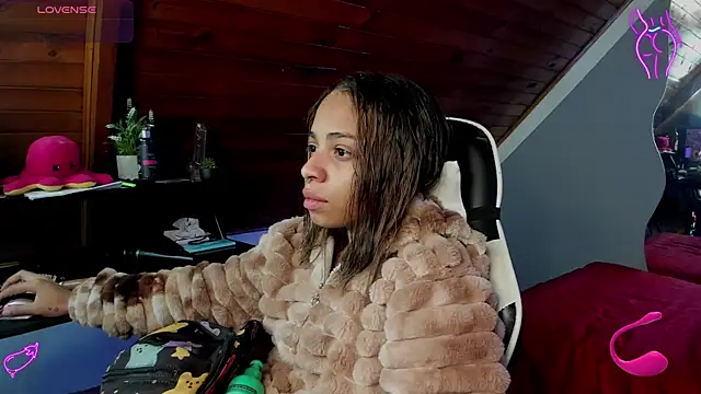 Snapshot of yumi_hanna chatting on 12.23.25 yumi hanna online show from 12.23.25