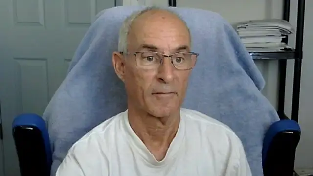 Snapshot of funone1999 chatting on 10.28.25 funone1999 online show from 10.28.25