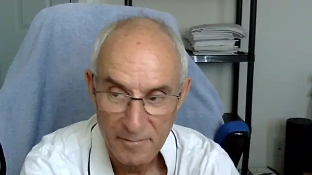 Snapshot of funone1999 chatting on 11.11.25 funone1999 online show from 11.11.25