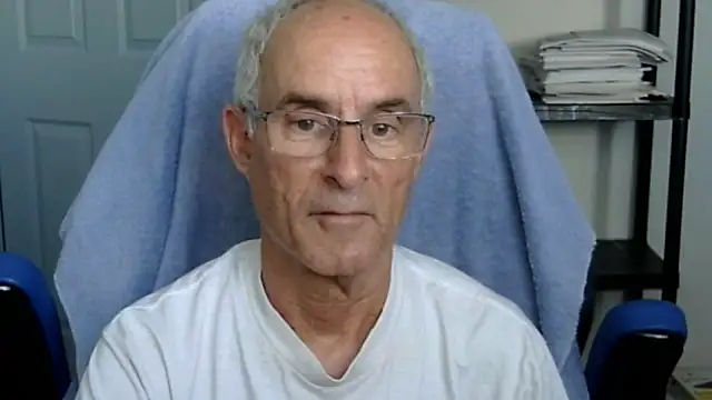 Snapshot of funone1999 chatting on 11.26.25 funone1999 online show from 11.26.25