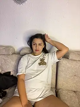 Snapshot of lunita_sweet5 chatting on 10.18.25 lunita sweet5 online show from 10.18.25