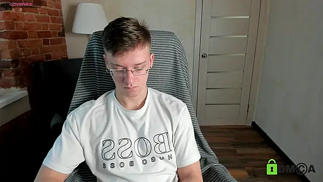 Snapshot of Harm_Dick chatting on 10.10.25 Harm Dick online show from 10.10.25