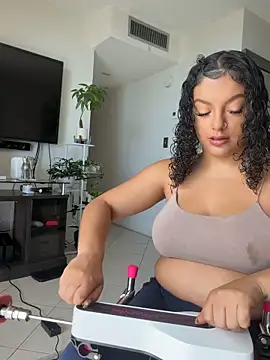 Snapshot of allybluee777 chatting on 12.02.25 allybluee777 online show from 12.02.25