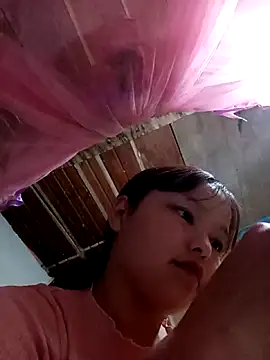 Snapshot of XoiXoi232 chatting on 10.31.25 XoiXoi232 online show from 10.31.25